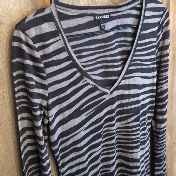 Express Zebra Black Gray V-neck Semi Sheer Size Small - Picture 4 of 13